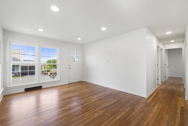 Photo - 389 Thompson St