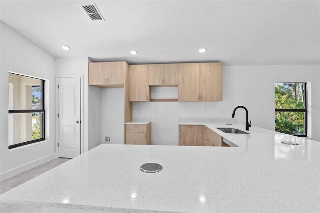 Photo - 1659 Javier St
