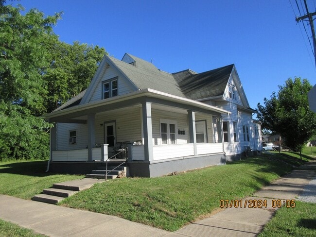 Building Photo - 202 W 3rd St Unit 1