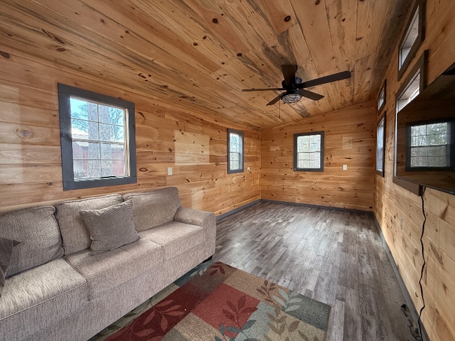 Photo - 445 Farmer Cir