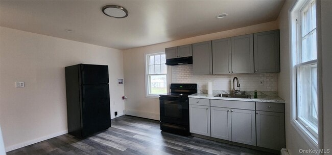 Photo - 239 Commack Rd