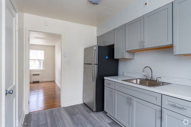 2BR, 1BA - 562SF