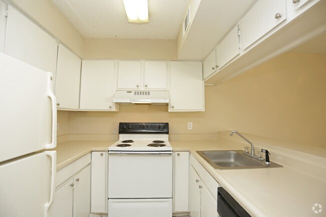 One bedroom kitchen w/ pass through bar - Hampton Court Apartments