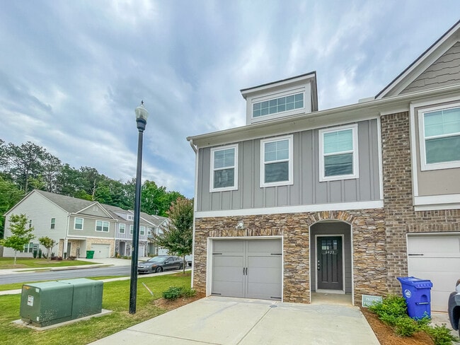 Photo - 6256 Hillandale Dr