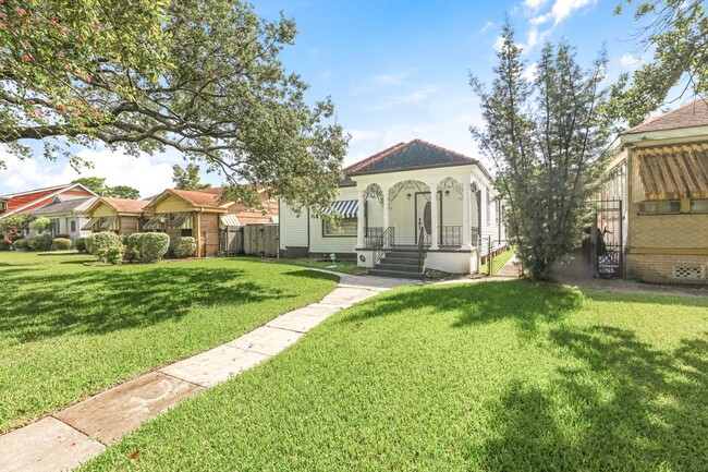 Photo - 4607 Elysian Fields Ave House
