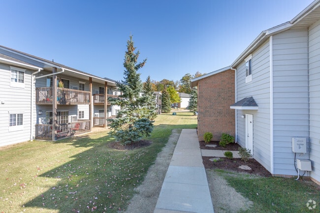 Shady Lake Apartments