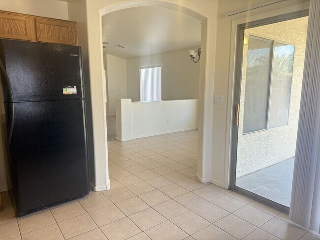 Photo - Nice 4bdrm + den in Avondale CWS