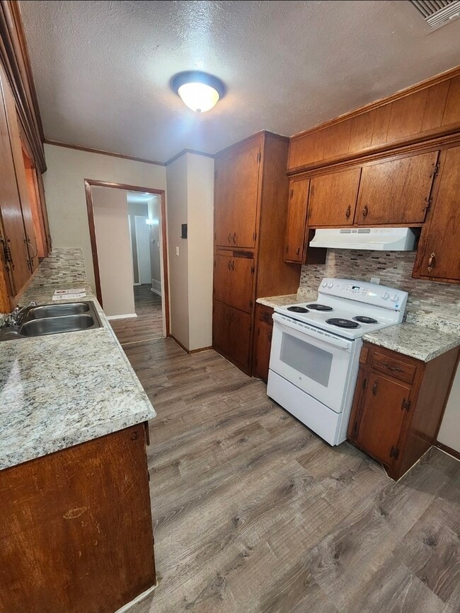 Photo - 3 bed 2 bath home with 1 car garage