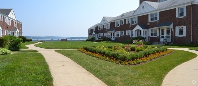 Shrewsbury Manor