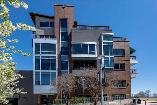 Building Photo - 5 W Mountain St