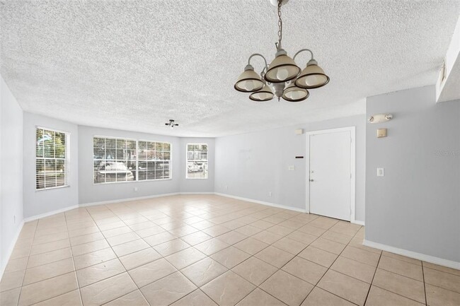 Photo - 2723 N Poinciana Blvd Unidad 153
