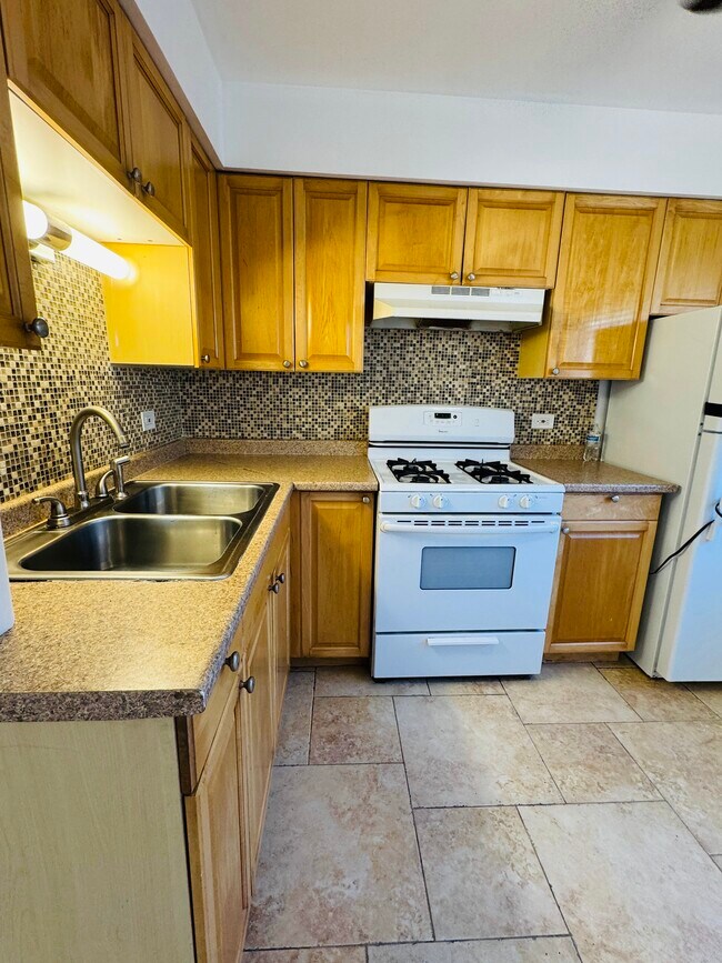 Photo - 685 E Fullerton Ave Unidad 105