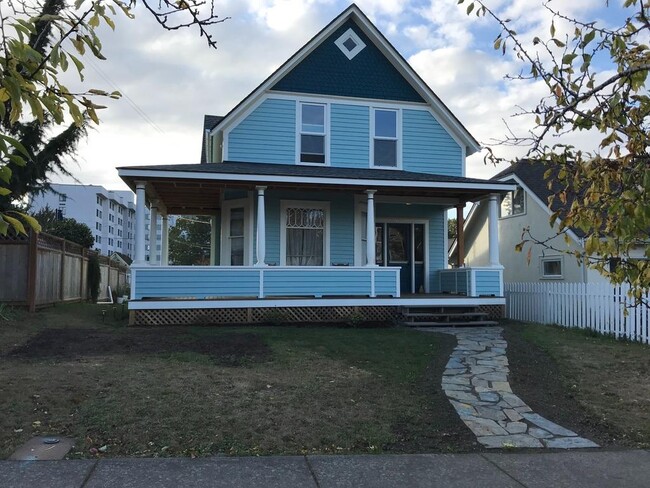 Building Photo - 1627 Humboldt St Rental