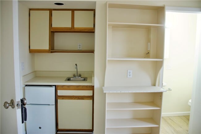 Photo - 1685 Monroe Ave