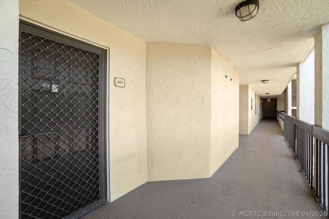 950 Lavers Cir Unidad F307