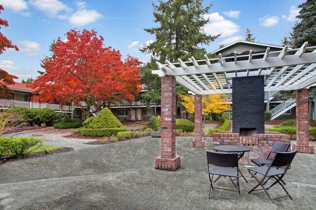Photo - Colonial Square