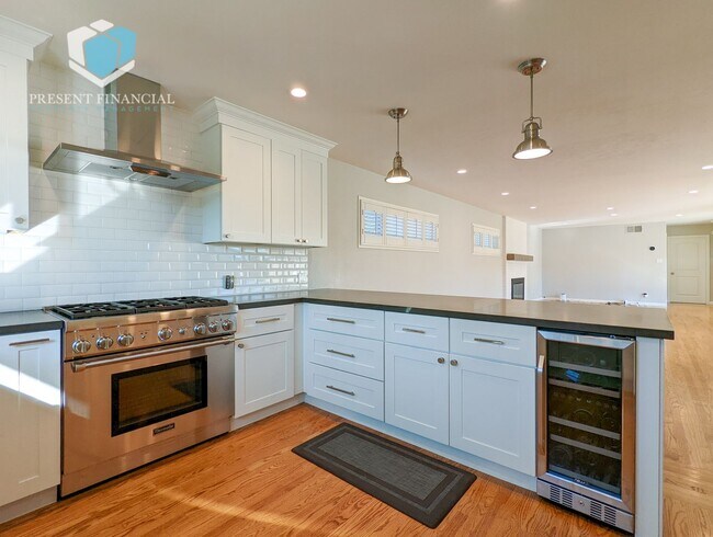 Photo - 540 W Hillsdale Blvd