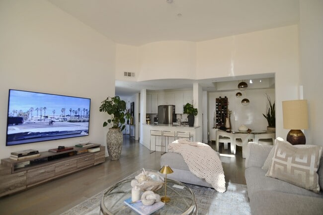 Building Photo - 5703 Laurel Canyon Blvd Rental