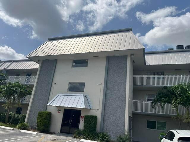 Building Photo - 2960 Riverside Dr Unit 318-2