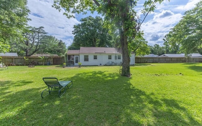 Photo - 104 Sharyn Ln