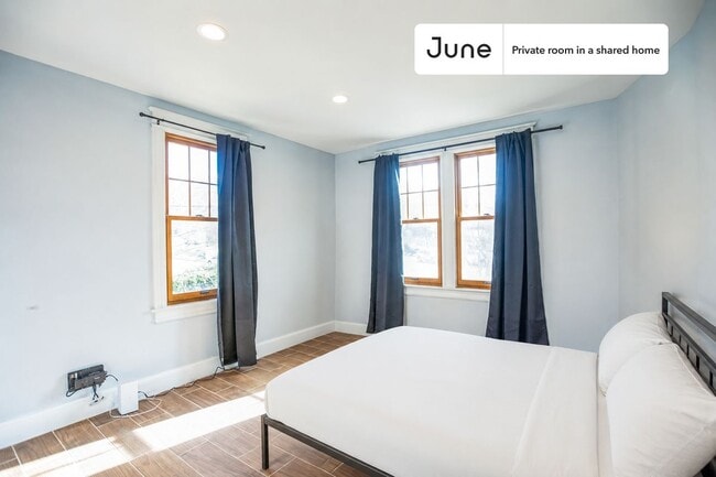 Building Photo - Room in Shared 7 bed/6 bath home in Dupont Park