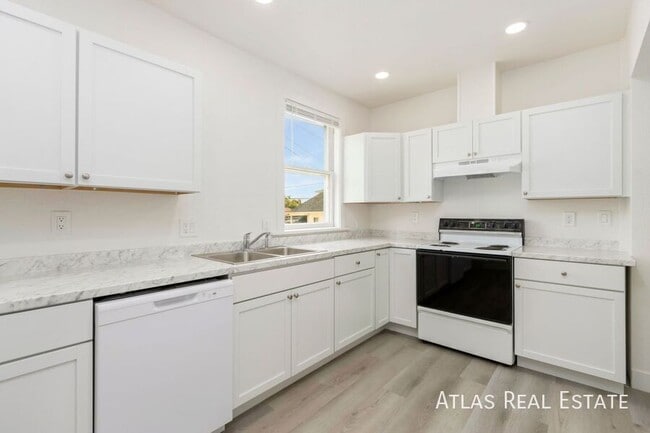 Building Photo - 1904 8th Ave Unit A Rental