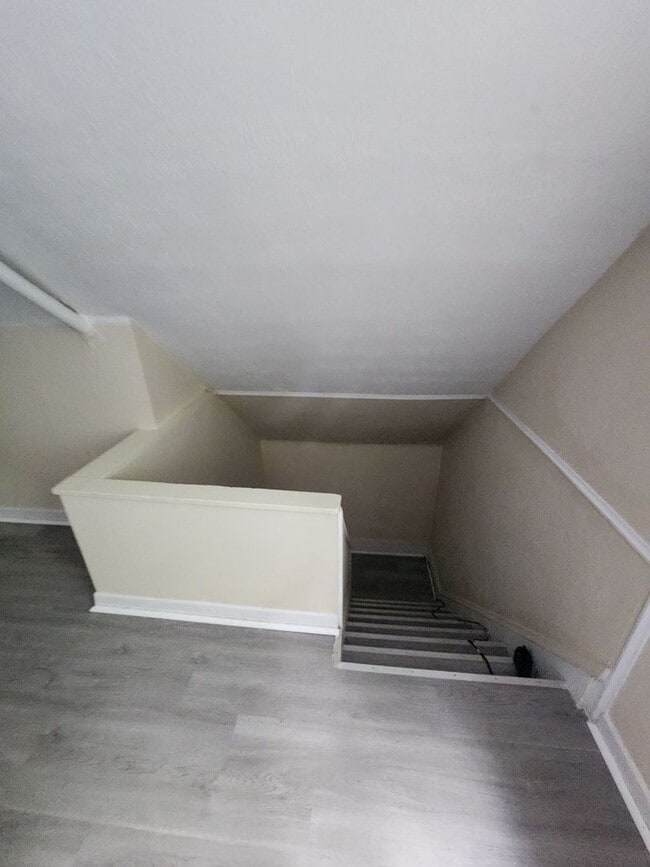 Photo - One Bedroom Clean Apt For Rent Unit 3