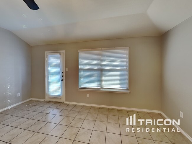 Photo - 2060 Brisbon St