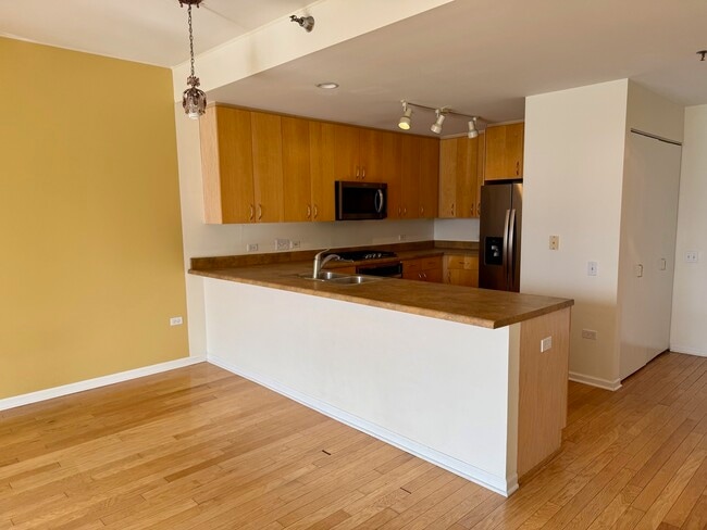 Photo - 1515 S Prairie Ave Unit 617