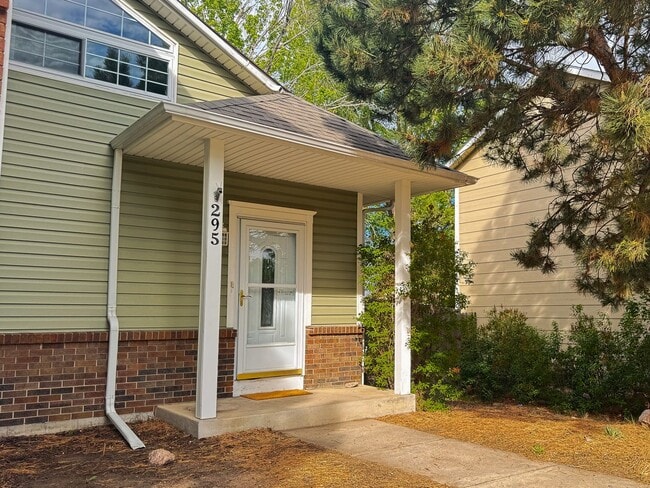 Photo - 4 bedroom with large backyard
