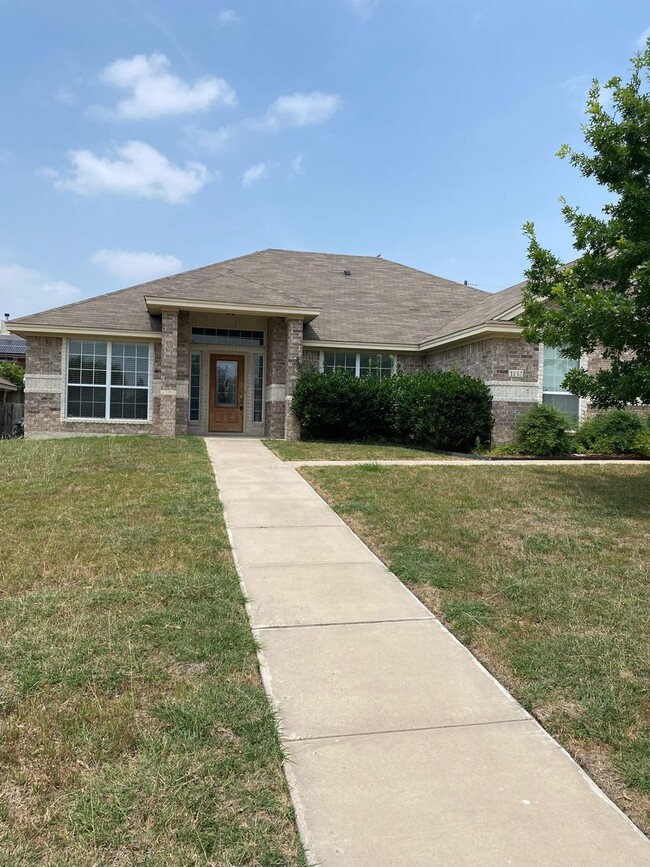 Building Photo - PRICE Improvement!! Beautiful 4 bed 2 bath home ready now!!