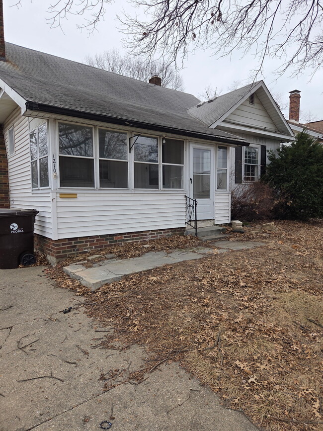 Building Photo - 1210 W Mac Queen Ave