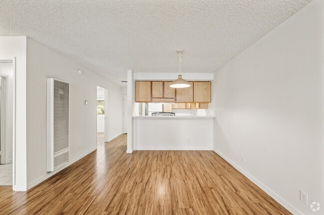 2BR, 1BA - 950SF - Dining Room