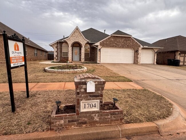 Building Photo - 3 bed, 2 living area, 2.5 baths with storm shelter gazebo!  This home has everything you need, ca...
