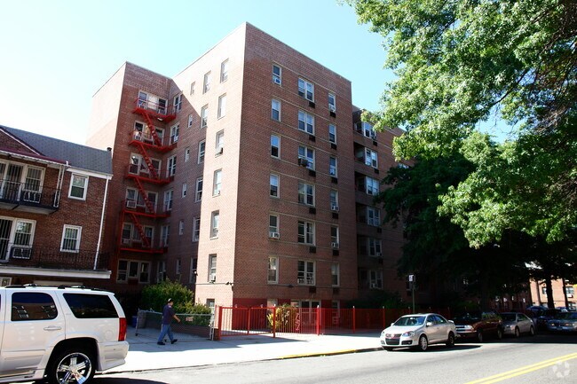 Photo - 14330 Sanford Ave Apartments