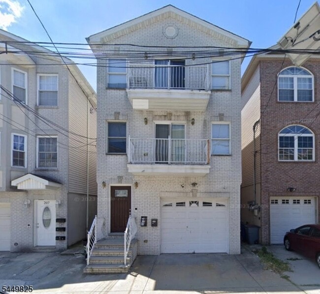 Building Photo - 209 South St