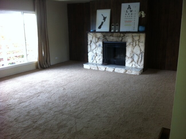 Building Photo - 10975 129A St Unit Main Floor