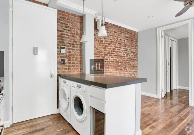 Building Photo - Second Avenue Rental