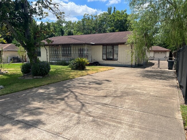 Building Photo - 13015 Glenda St