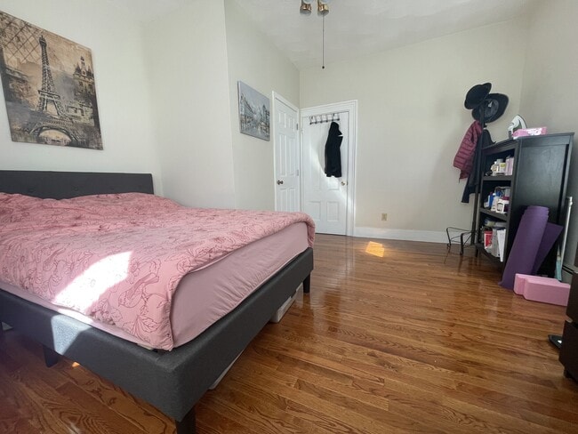 Bed 1b - 96 Wyman St Unit 1