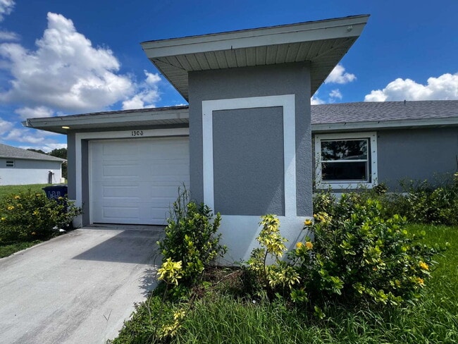 Photo - 1306 W 12th St