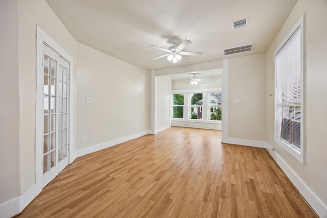 Photo - 2010 Crocker St
