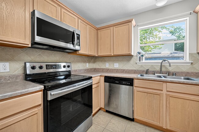 Photo - 11902 Rolling Stream Dr