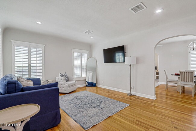3511 Murray Pl