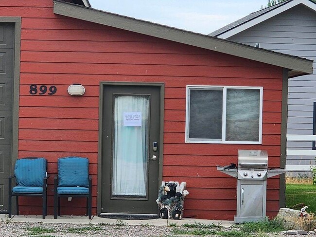 Building Photo - 1 bedroom w/ utilities & internet included! Rental