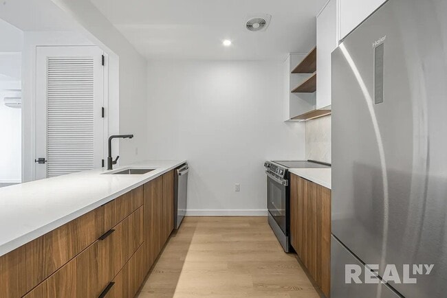 Photo - 953 Dean St Unidad 707