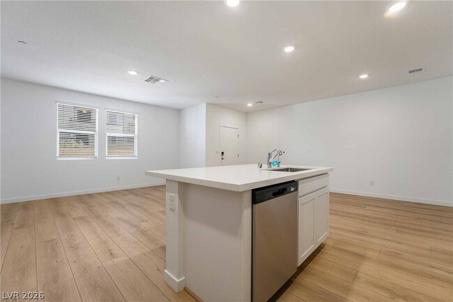 Building Photo - 2558 Venetia Pointe St