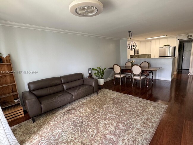 Building Photo - 4500 NW 107th Ave Unit 102-9