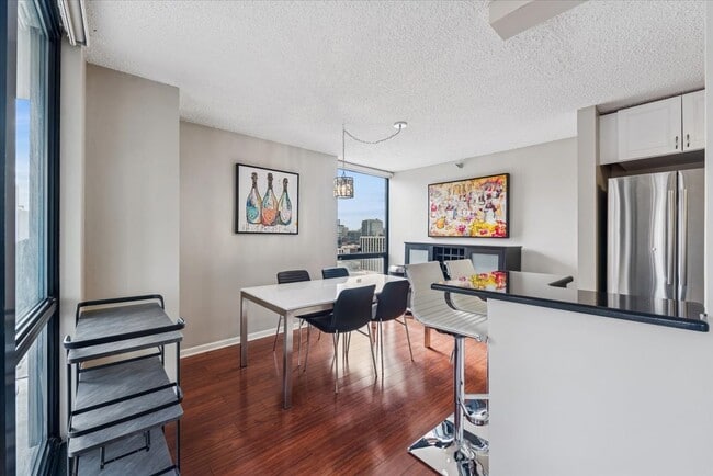 Photo - 1122 N Clark St Unit 1908