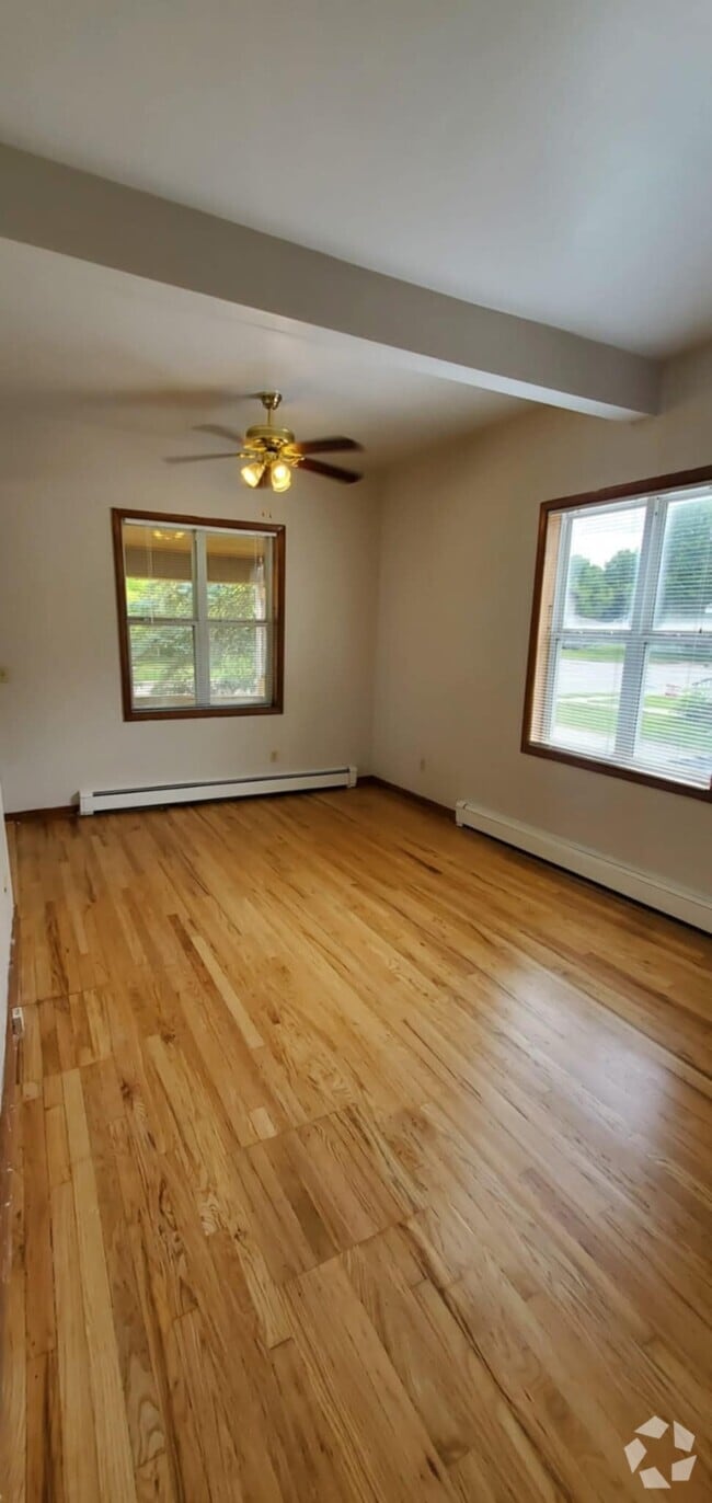 Building Photo - 209 N Prospect Rd Rental